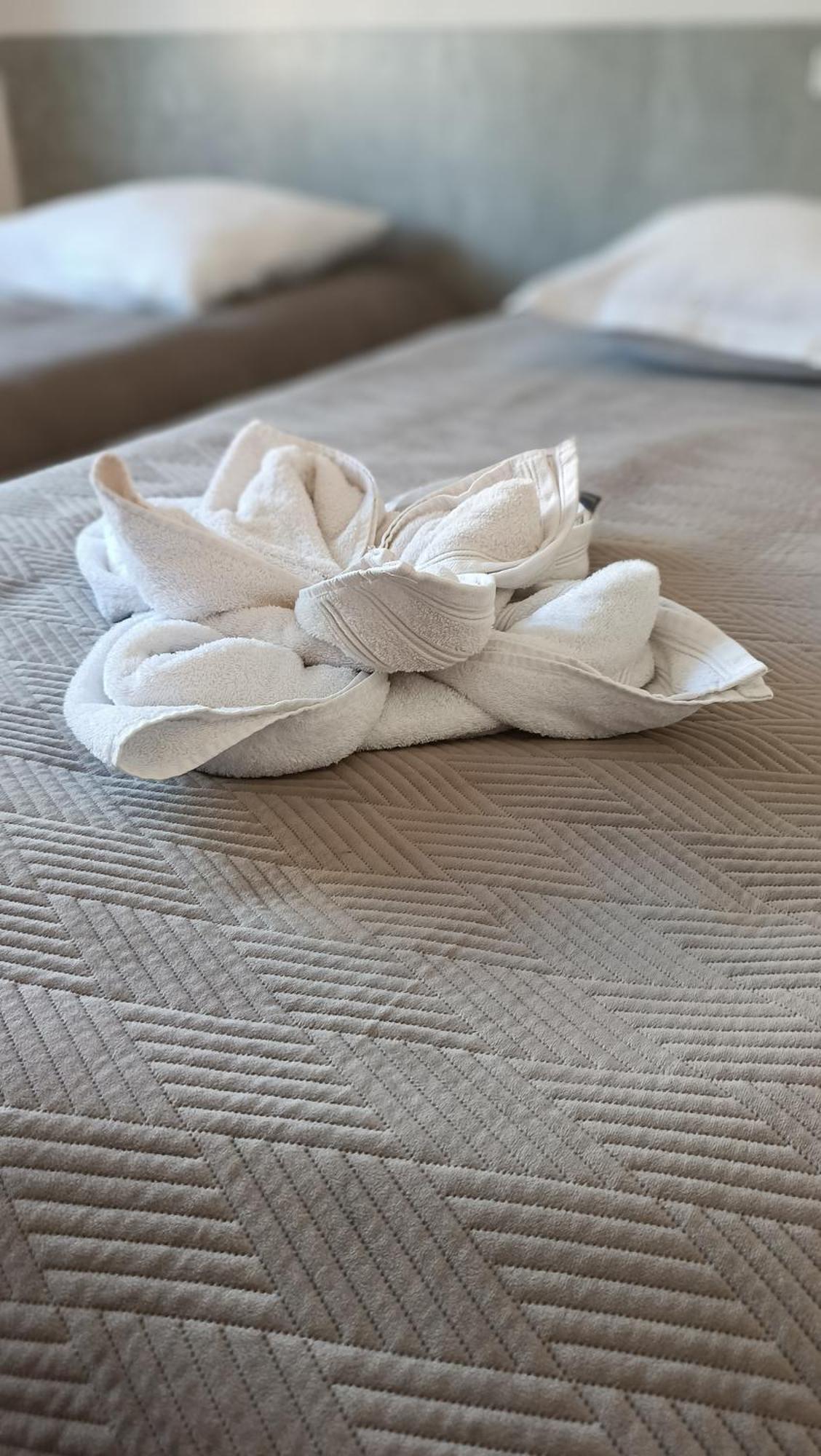 Hotel Le Pommeil Guéret Dış mekan fotoğraf